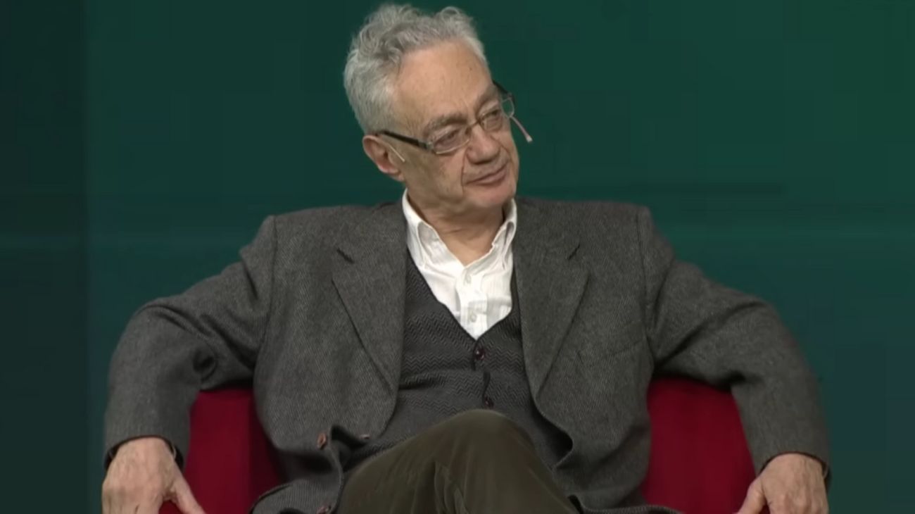 Alejandro Horowicz: "El Gobierno parece un vestido que se va a caer y, sin embargo, no sucede"