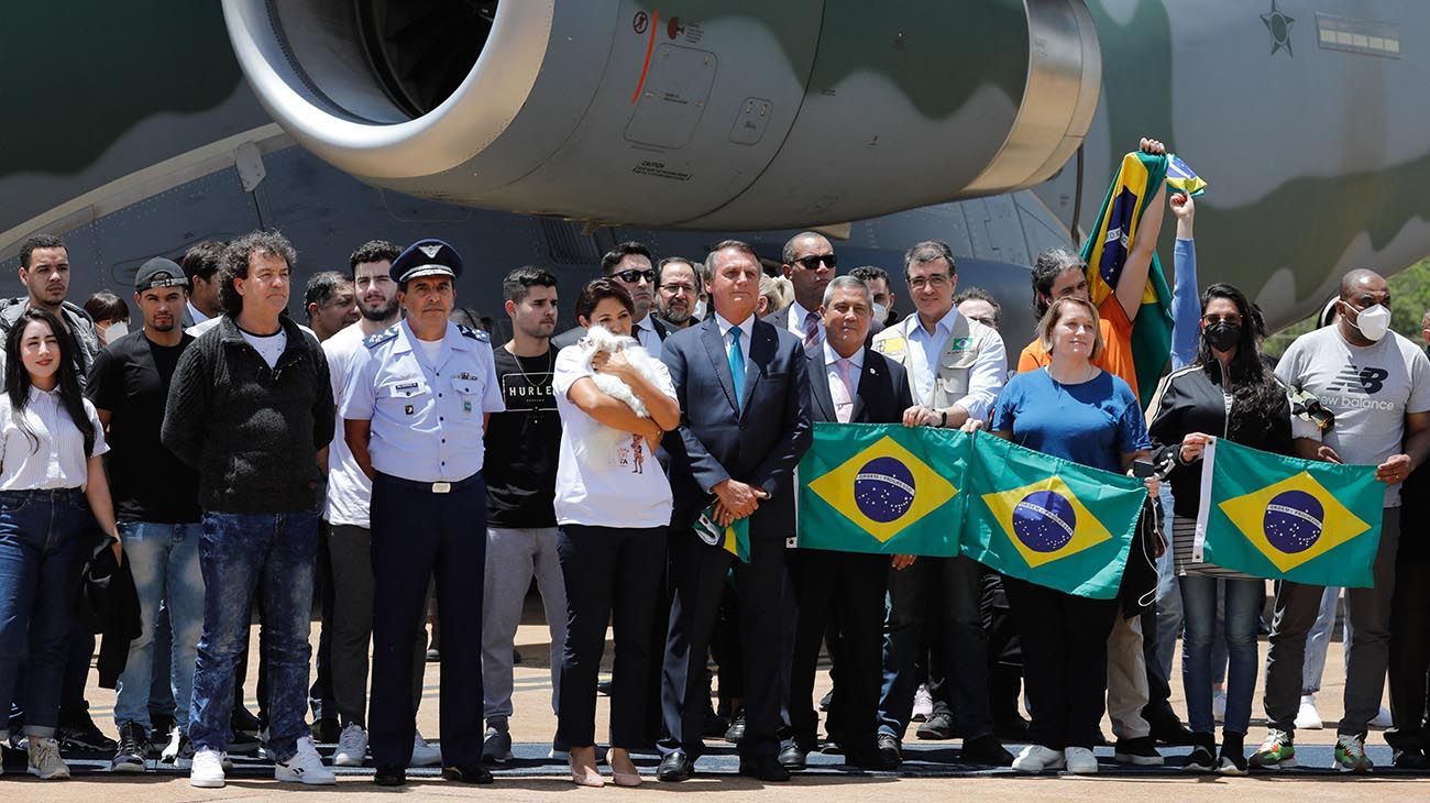 Daniel Scioli recibió en Brasilia a más de 60 refugiados de Ucrania, 5 de ellos son argentinos