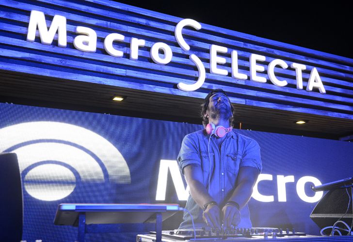 Banco Macro ofreció un recital exclusivo de Maxi Trusso en Pinamar