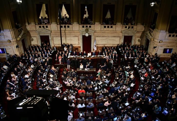 Con las tarifas de fondo, se aprobó la ley de Defensa de la Competencia