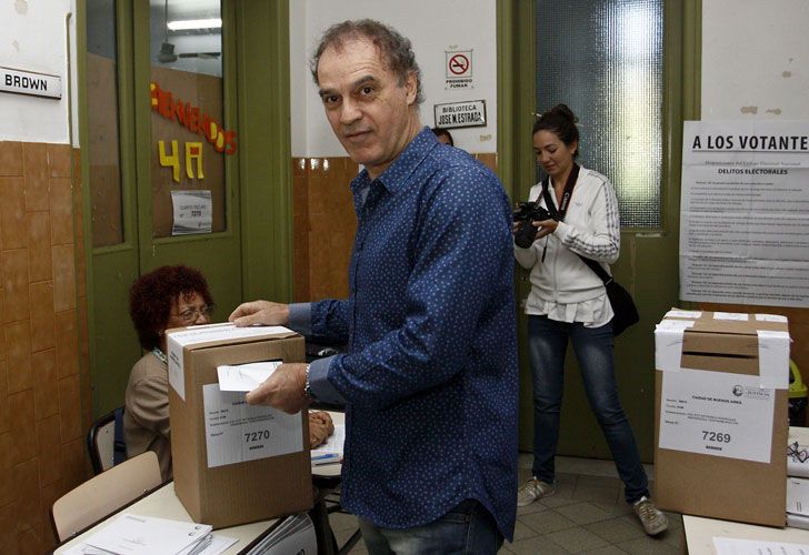Video | Así escracharon a Aníbal Ibarra cuando fue a votar