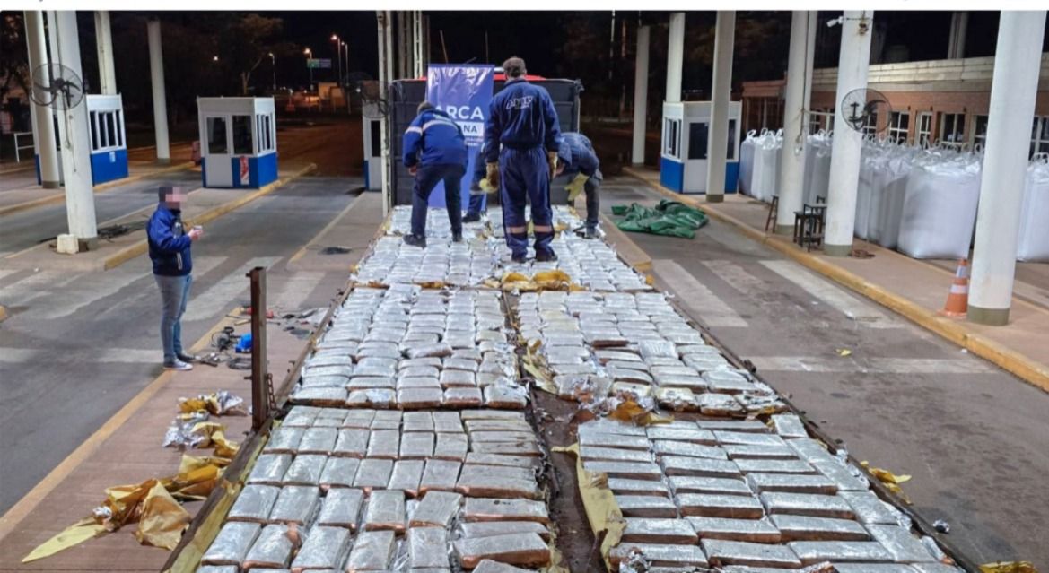 Encuentran 700 kilos de marihuana en un camión