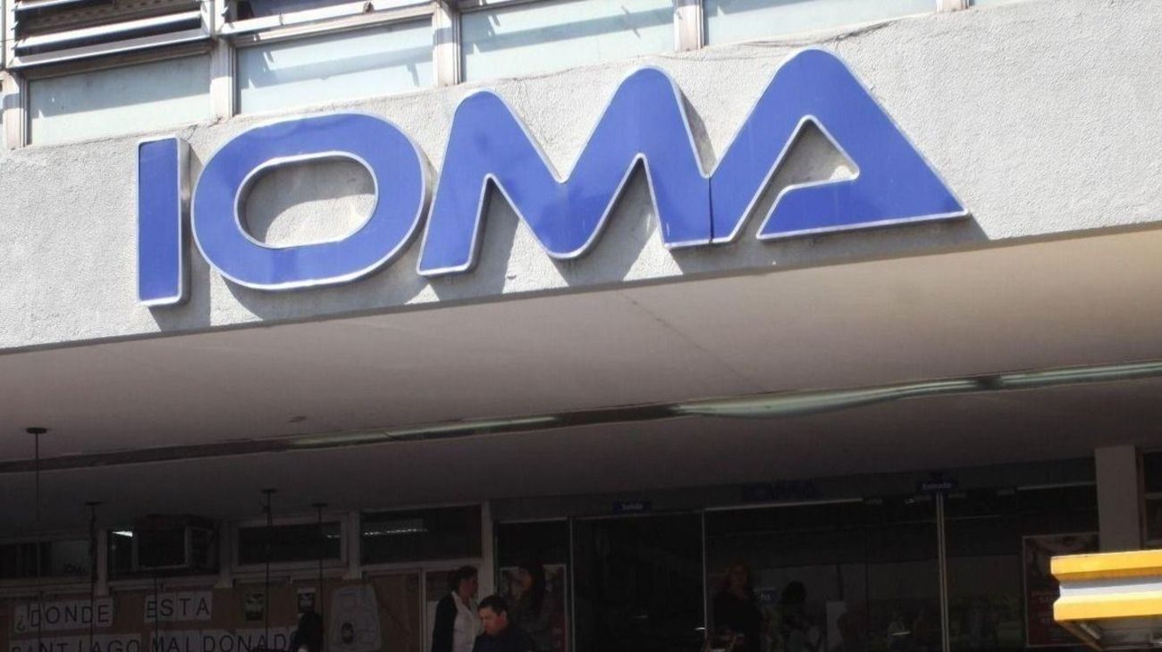 Vacunación VIP: funcionarios del IOMA se habrían inoculado de manera irregular