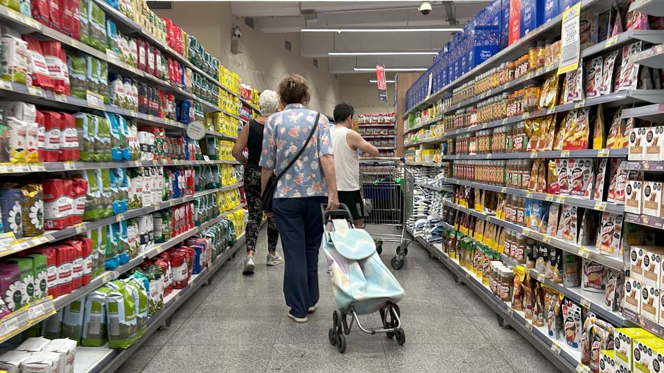 Dos salarios mínimos cubren 8 días de gastos de una familia