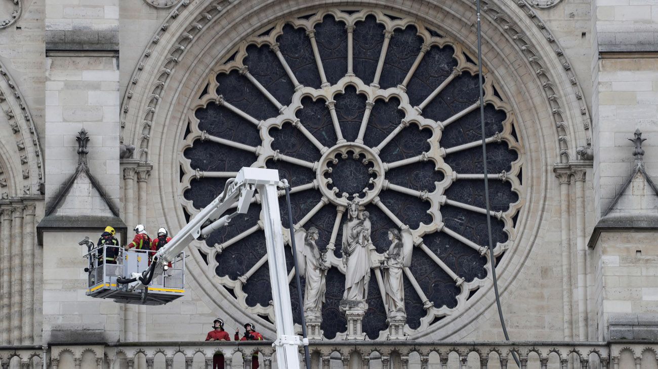 Millonarios ofrecen donaciones y un plan para reconstruir Notre Dame