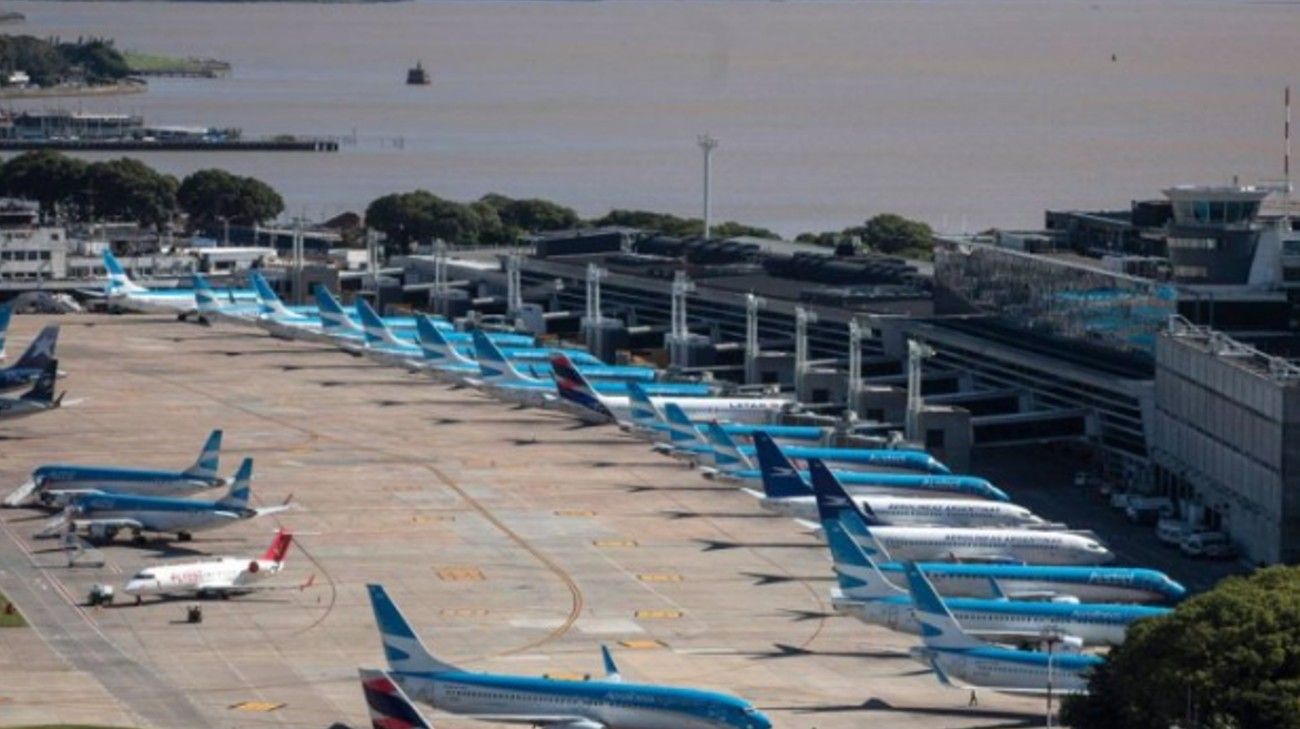 Recorte en Aerolíneas Argentinas: el Gobierno de Milei redujo casi a la mitad la estructura gerencial