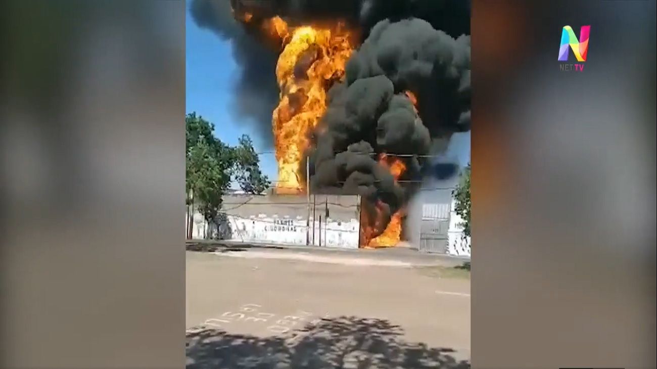 Explosión e incendio en un depósito de solventes en Valentín Alsina