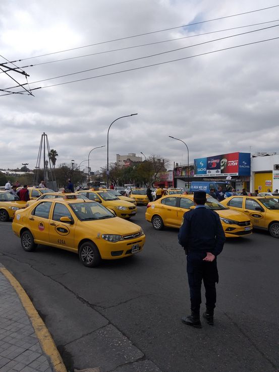 Por "multas exorbitantes", Uber limita su actividad en Córdoba