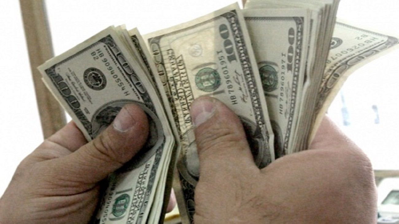 El dólar blue cerró a $960 para la compra y $990 para la venta este jueves 21 de diciembre de 2023
