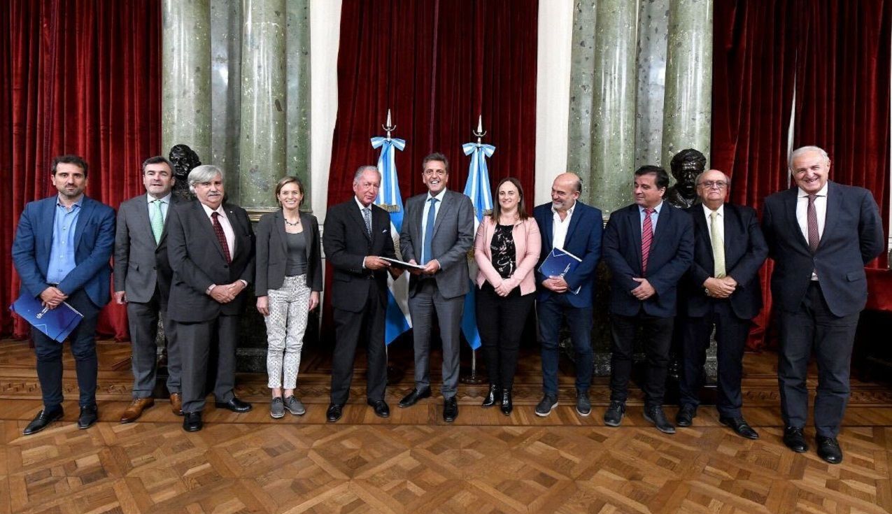 Sergio Massa recibió a la UIA