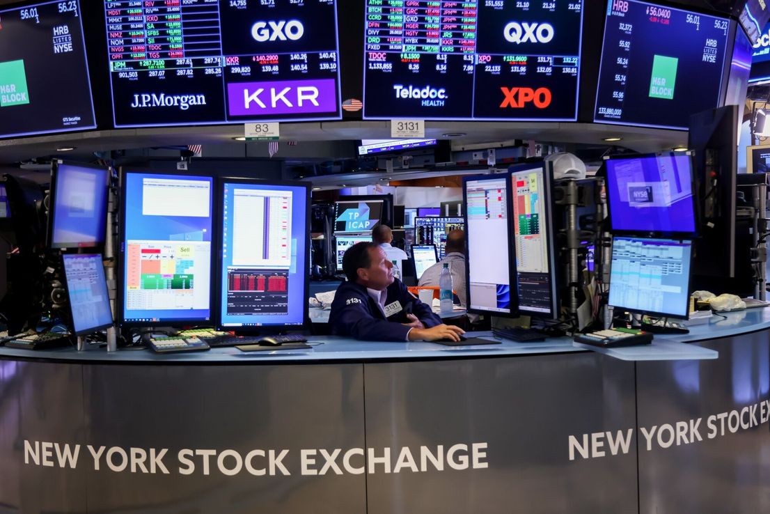 Big Tech impulsan repunte bursátil mientras Apple se dispara 4%
