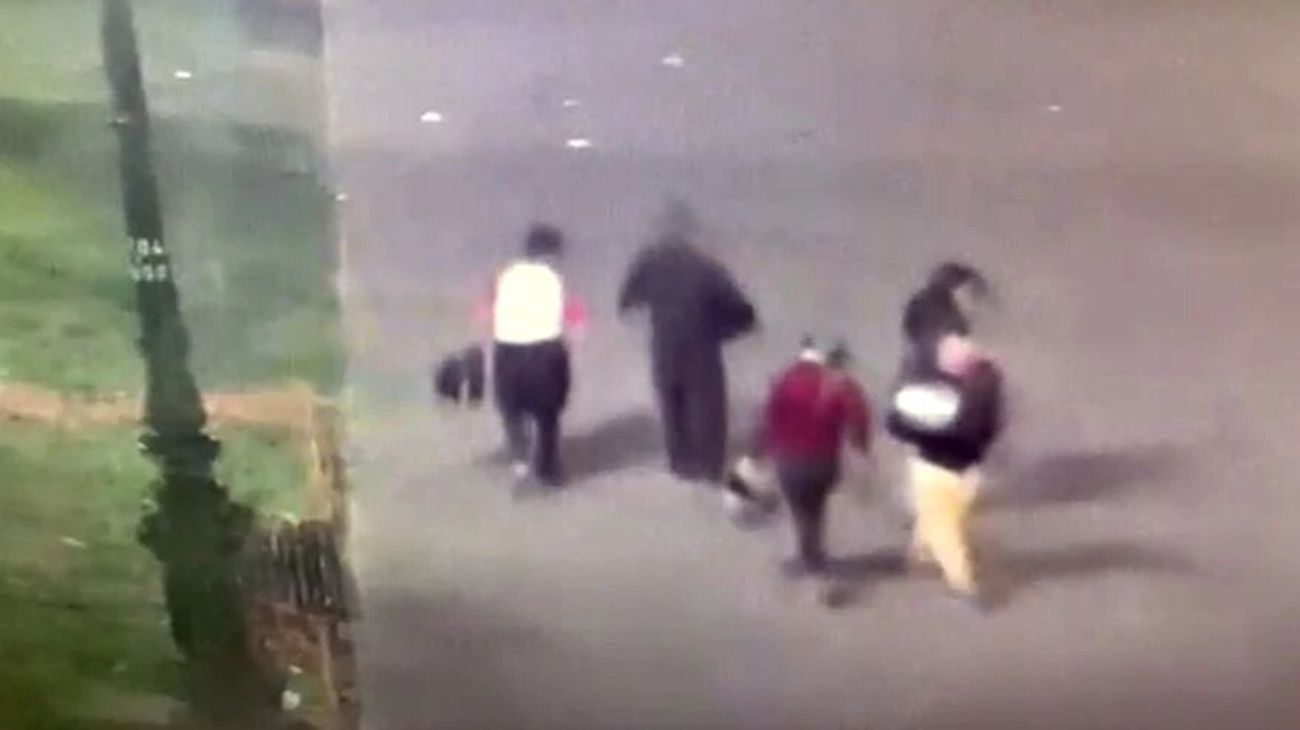 Atentado a Clarín: los videos que muestran la llegada de los atacantes al edificio del diario