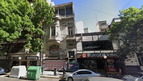 Subastan un petit hotel abandonado