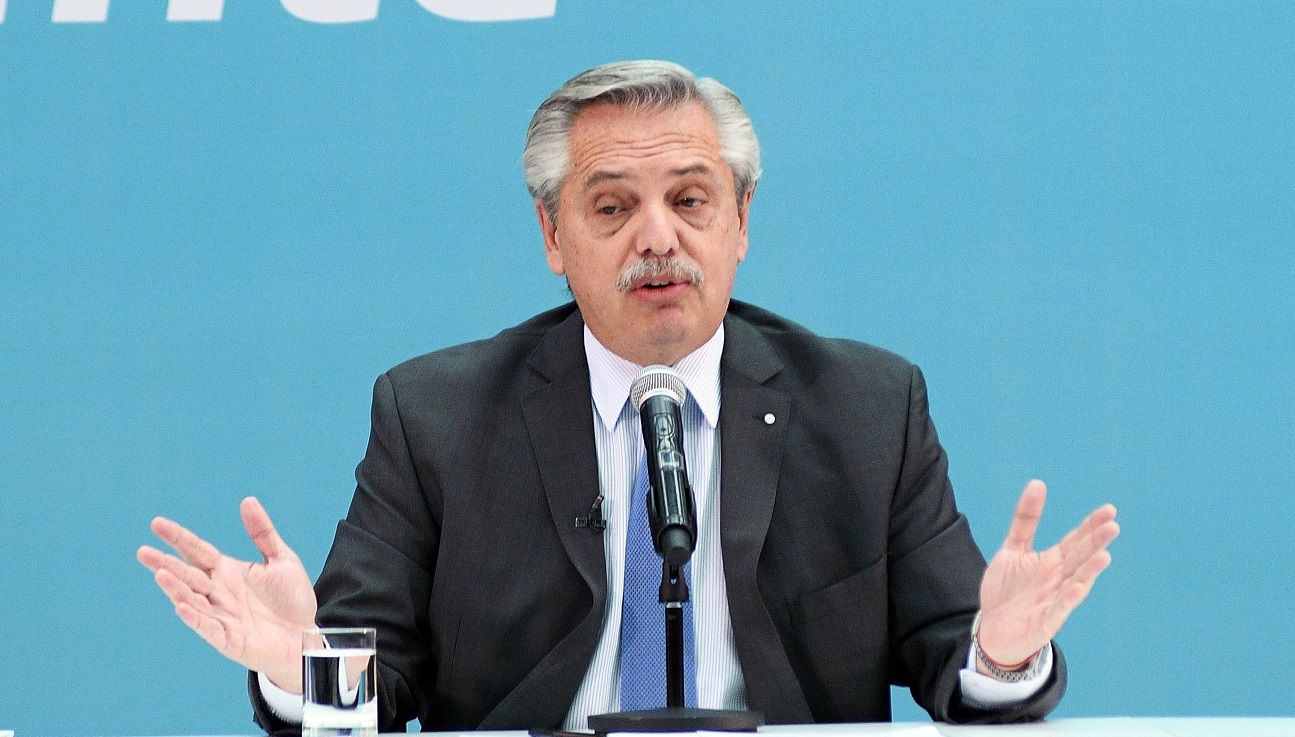 El tren fantasma y el dólar complican a Alberto Fernández