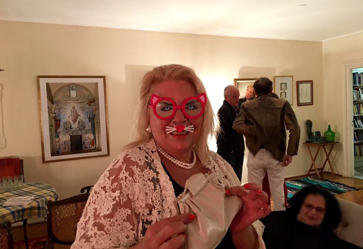 El alocado y "gatúbelo" festejo de Carrió