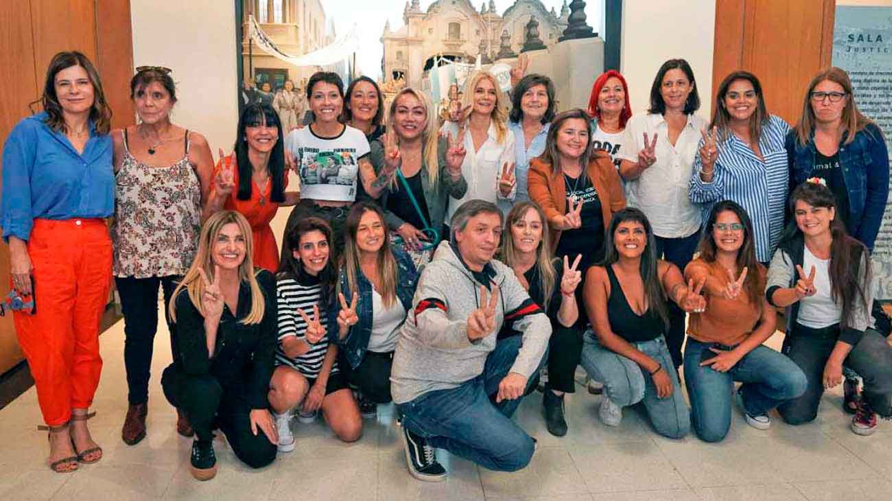 Máximo Kirchner reapareció en un acto con las chicas del PJ bonaerense
