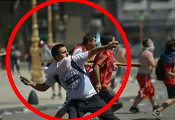 Denuncian que un policía bonaerense arrojó piedras a agentes de la Ciudad frente al Congreso