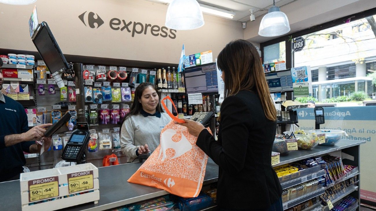 A pesar de estar en venta, Carrefour lanzó su billetera virtual para competirle a Mercado Pago y Ualá