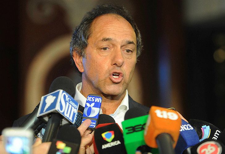 Scioli les dio un ultimátum a los policías y los acusó de "extorsión"
