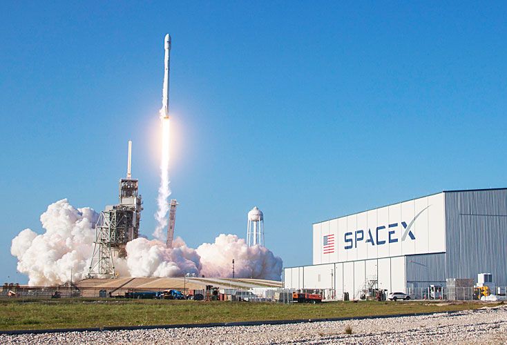 Más cerca del turismo espacial: SpaceX lanzó con éxito el primer cohete reciclado