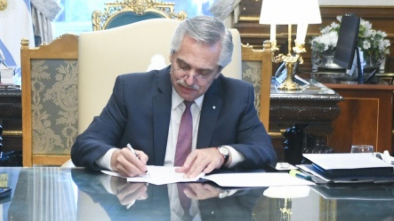 El Gobierno comprará un avión presidencial y utilizará al viejo Tango 01 para abaratar costos