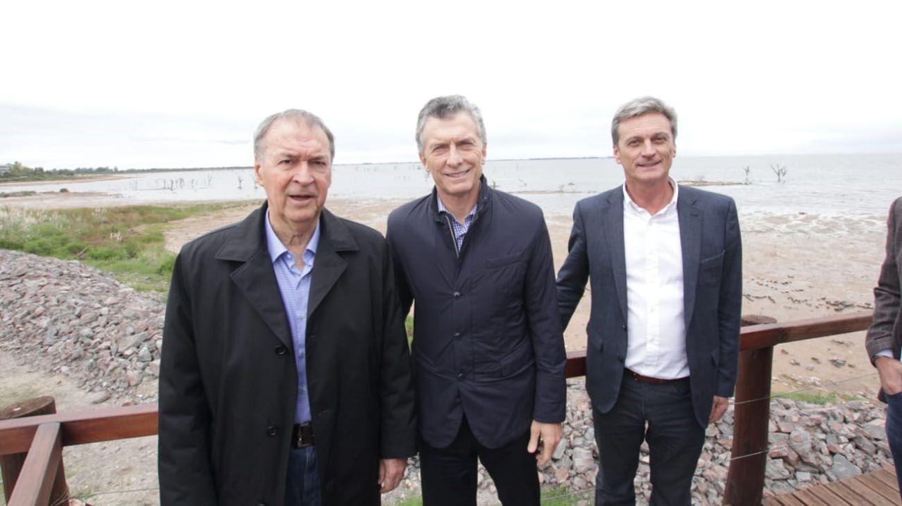 Macri pidió "bajar los gastos de la política" y "una Argentina sin privilegios"