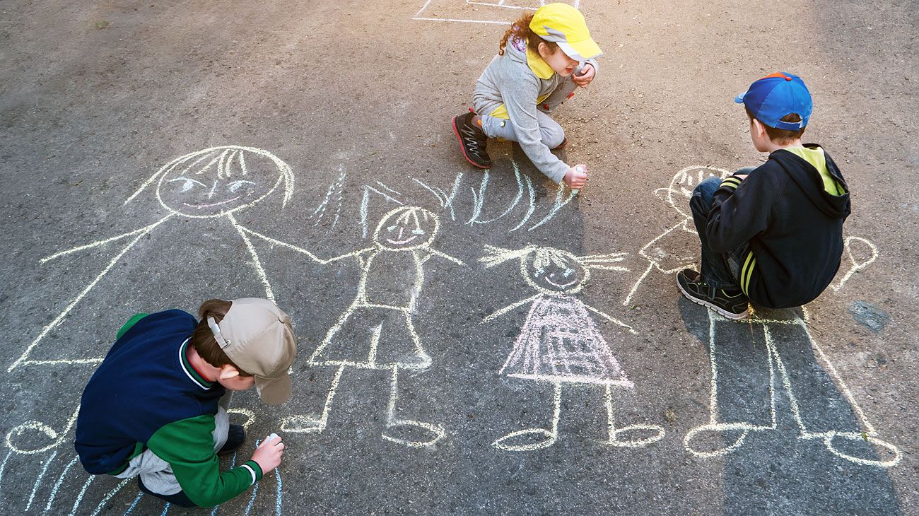 Más de dos mil menores esperan una familia que los adopte