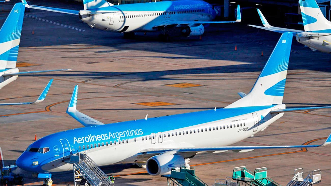 Se retrasa la privatización de AA y vuelve la pelea con los sindicatos que reclaman aumentos