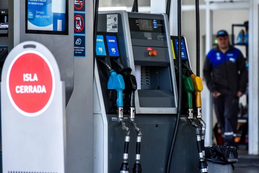 ¿Cuánto aumenta la nafta? Estaciones de servicio anticipan una suba para el fin de semana