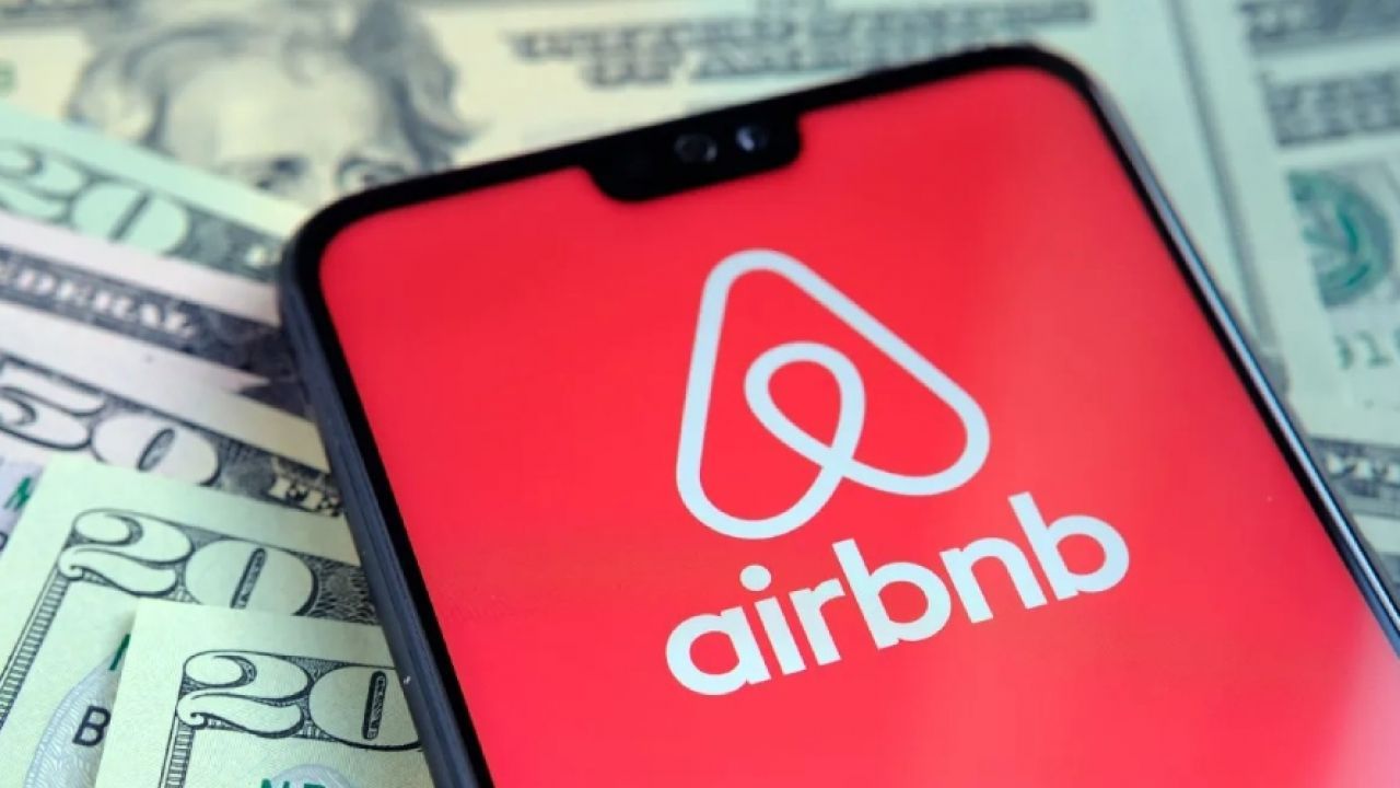 Airbnb despidió al 30% de su personal contratado