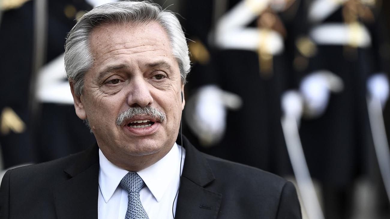 Mediante un decreto, Alberto Fernández oficializó la postergación de pagos de capital del Bono AF20