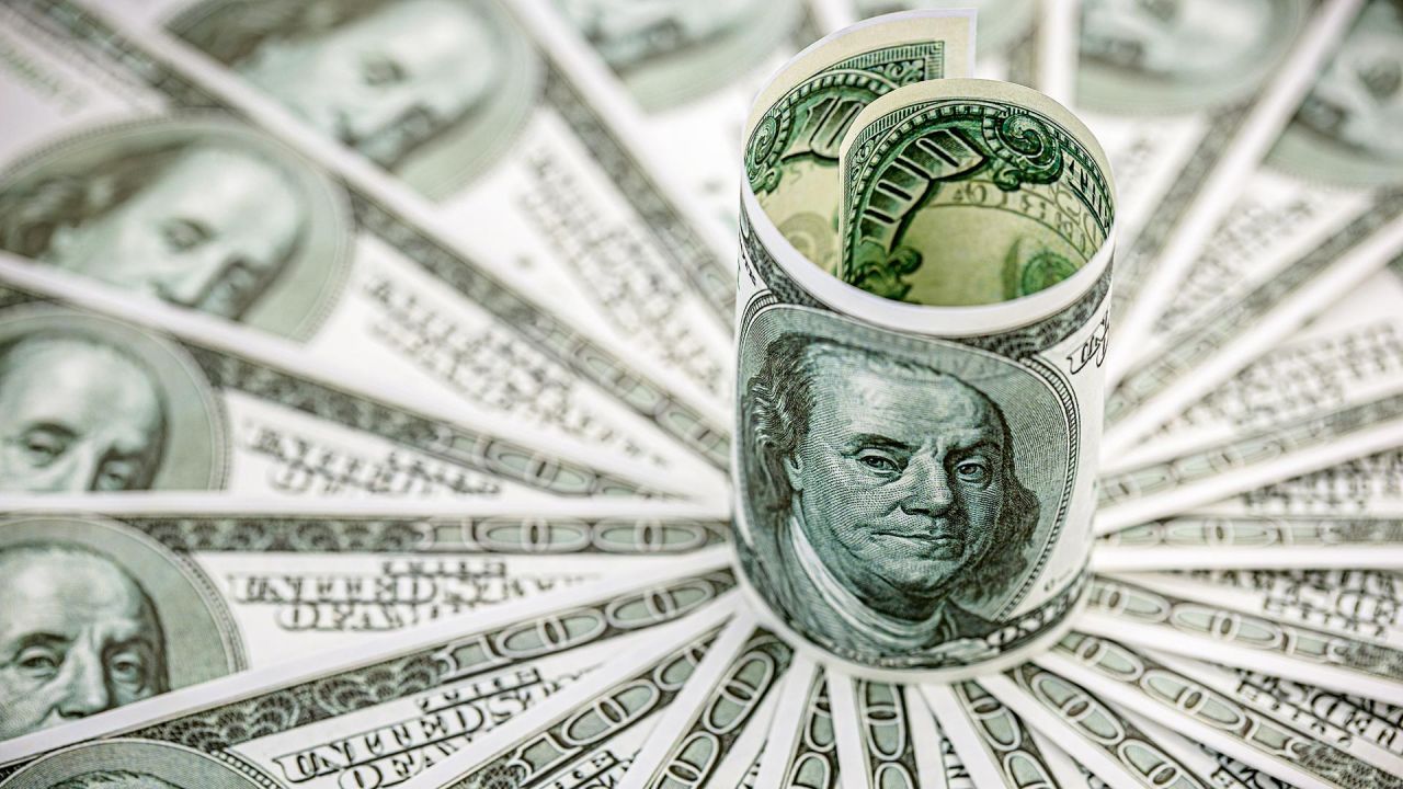 Tras llegar a su valor máximo histórico, el dólar Blue cierra con una leve baja