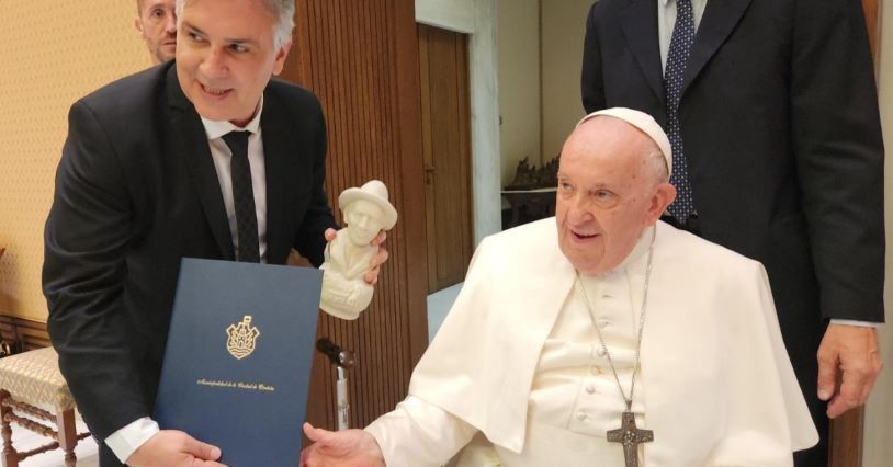 Llaryora y Passerini despidieron al Papa en las redes: “el pueblo no te va a olvidar”