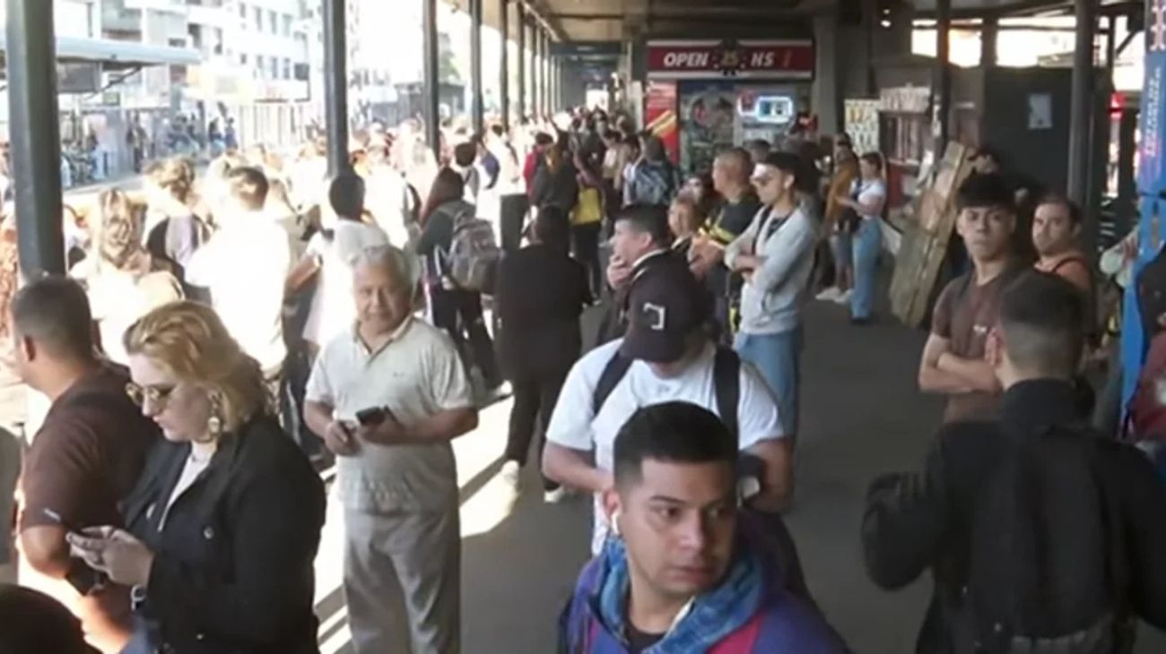 Caos en el Tren Sarmiento en el primer día hábil tras el fin de semana largo