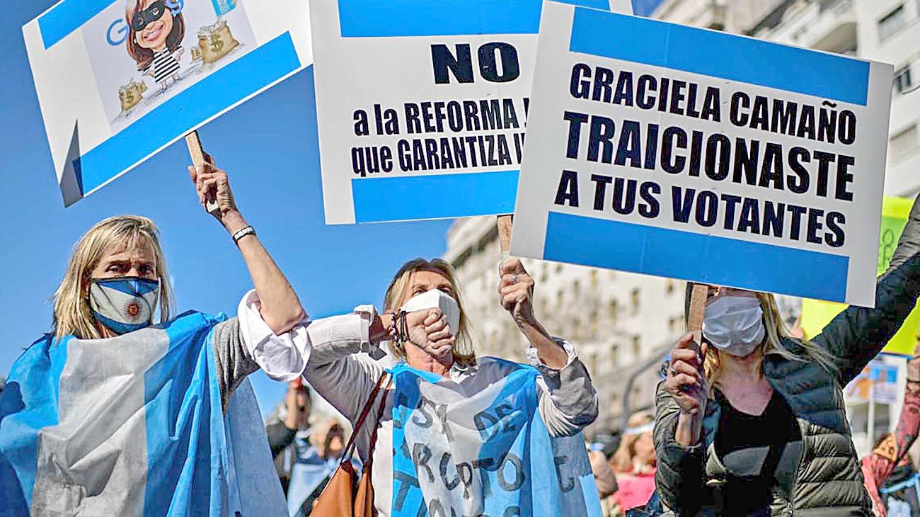 La oposición se moviliza en medio de esfuerzos para pulir diferencias
