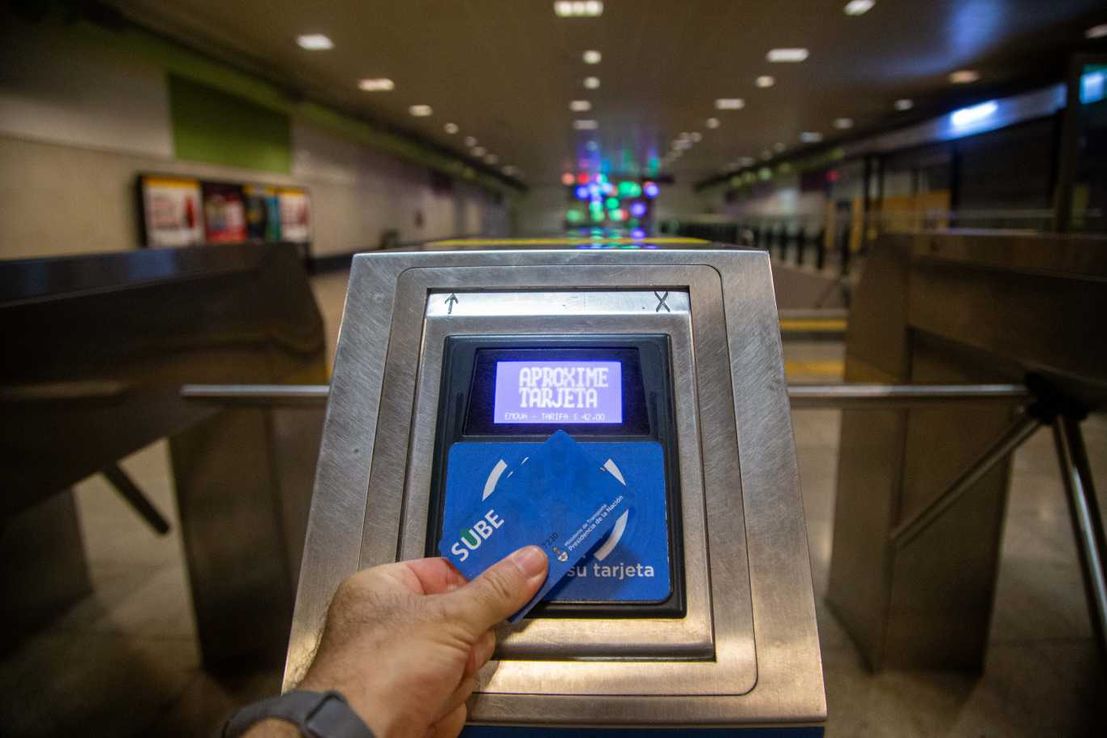 Subte gratis para jubilados: cómo solicitar el beneficio y cuáles son los requisitos