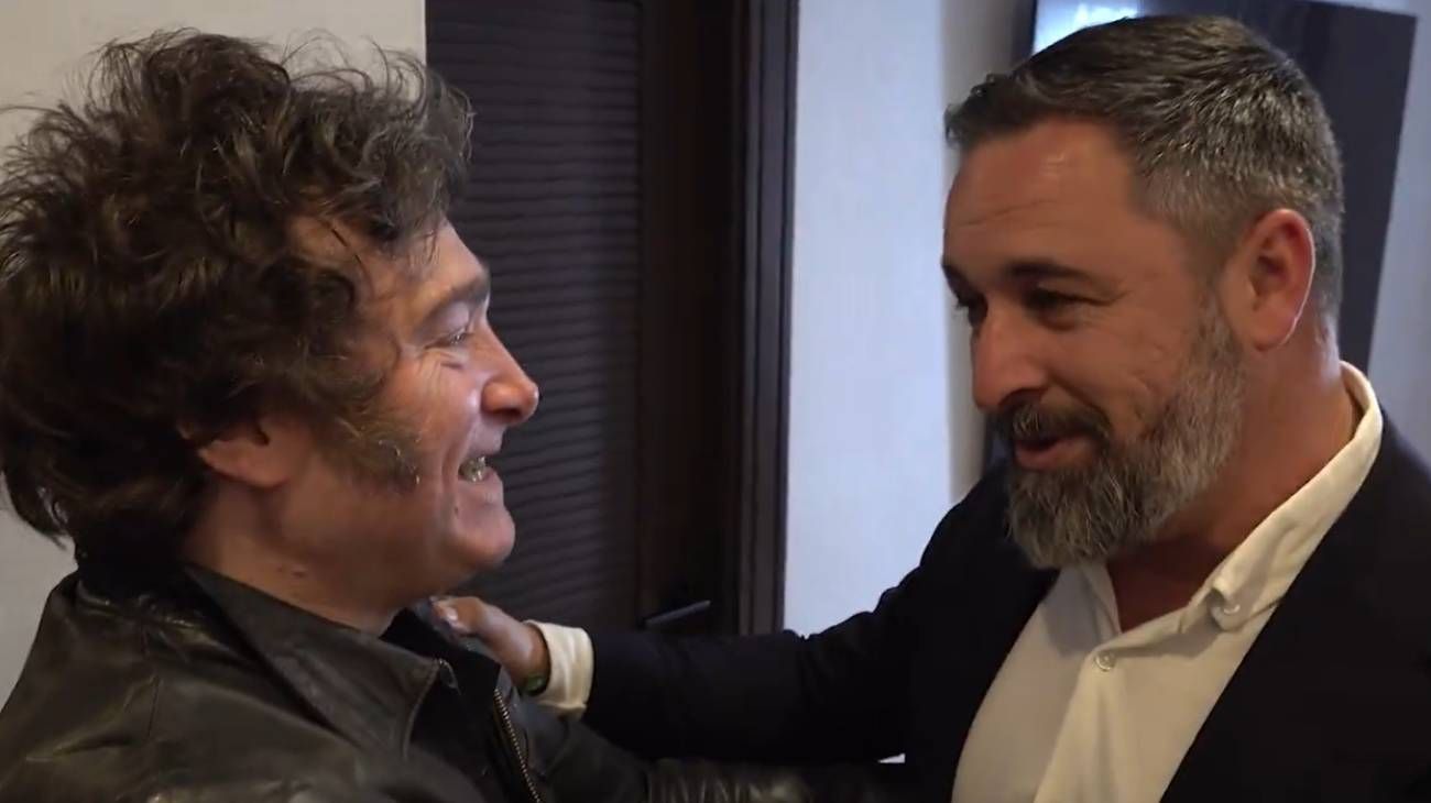 “Che, dicen que no me querés más”: Milei chicaneó al líder de la derecha española al no concretar una reunión en España