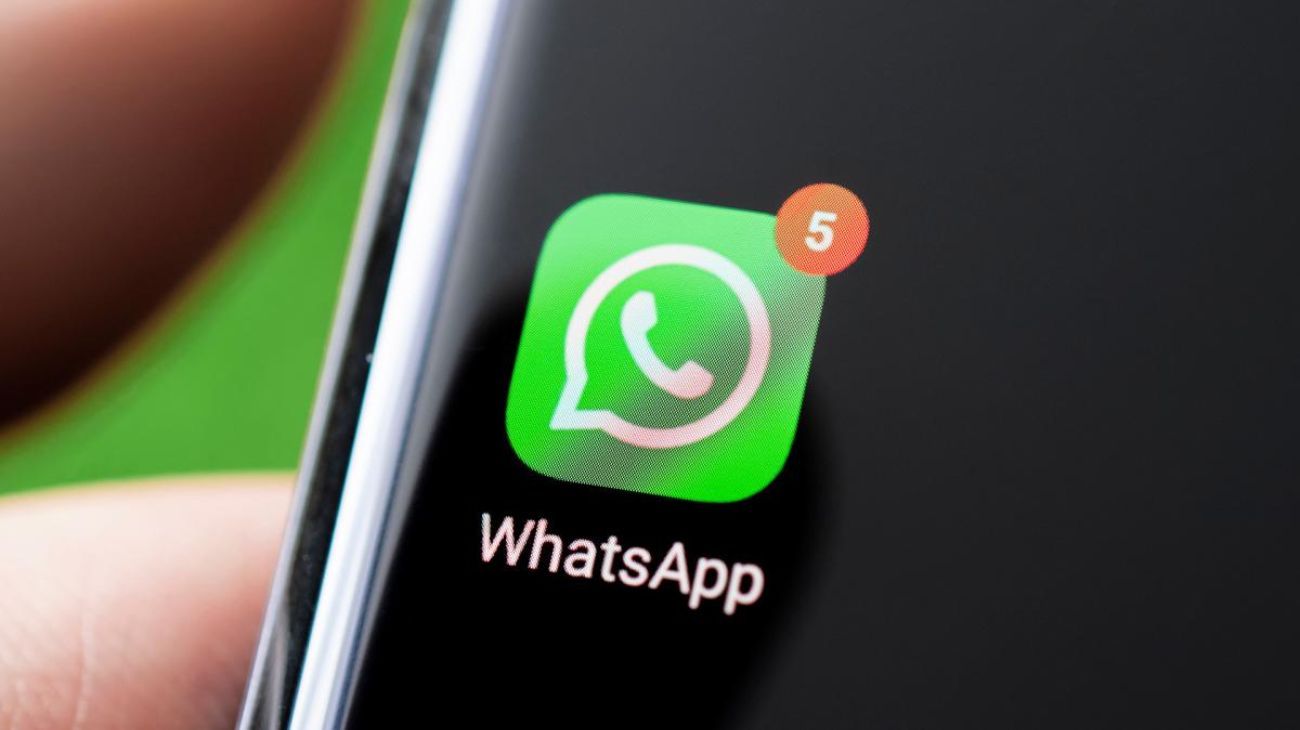 WhatsApp lanza su chatbot y la función para crear stickers con Inteligencia Artificial