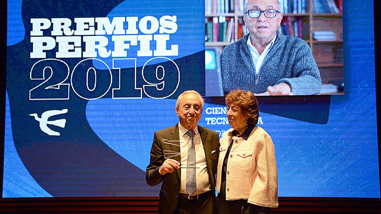 El doctor Pedro Cahn ganó el Premio PERFIL 2019 a la Inteligencia en Ciencia y Tecnología