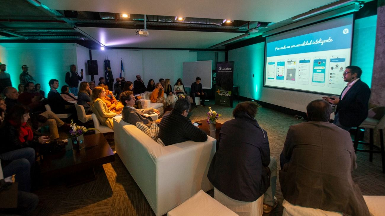 Lanzaron en Buenos Aires una app que busca ser el Waze del transporte público