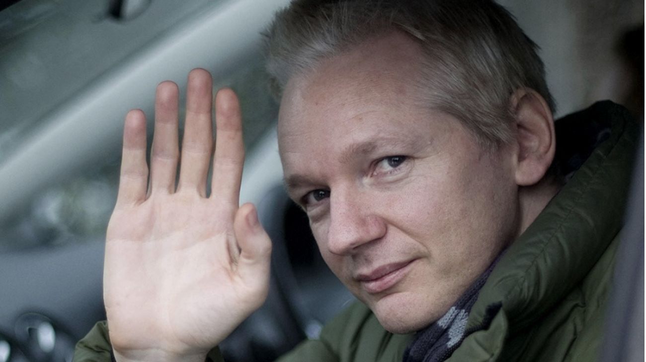 Denuncian a la CIA por espiar a visitantes de Assange