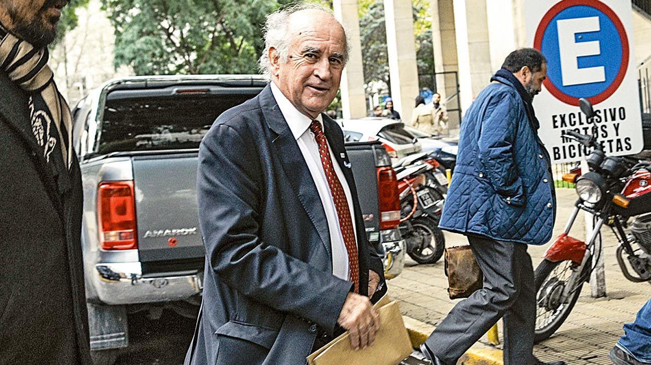 Oscar Parrilli: "Ser juez es casi como tener sarna"