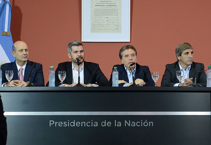 Como el kirchnerismo, el Gobierno pide apostar al peso