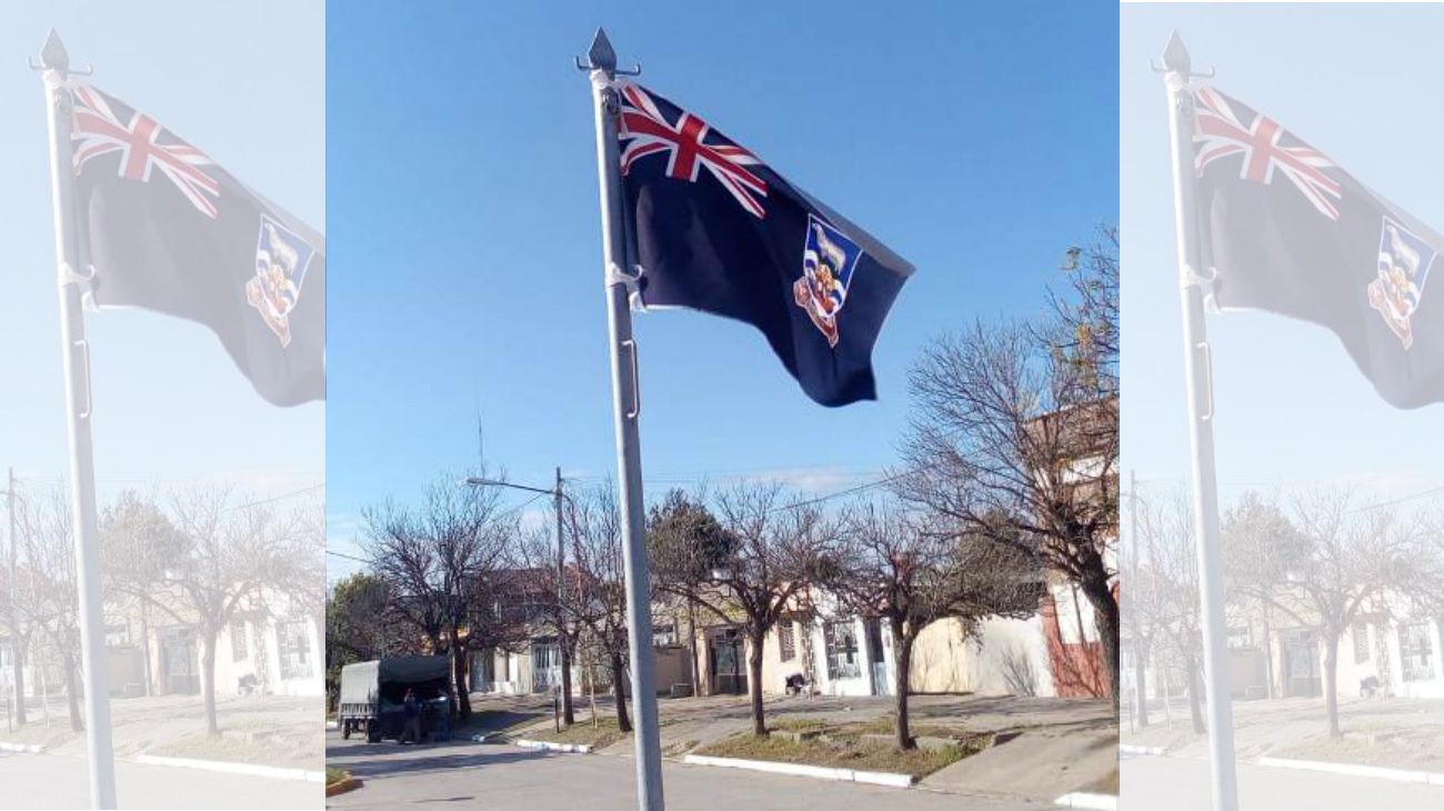 Izaron la bandera británica de Malvinas "por error" en una plaza de Santa Fe