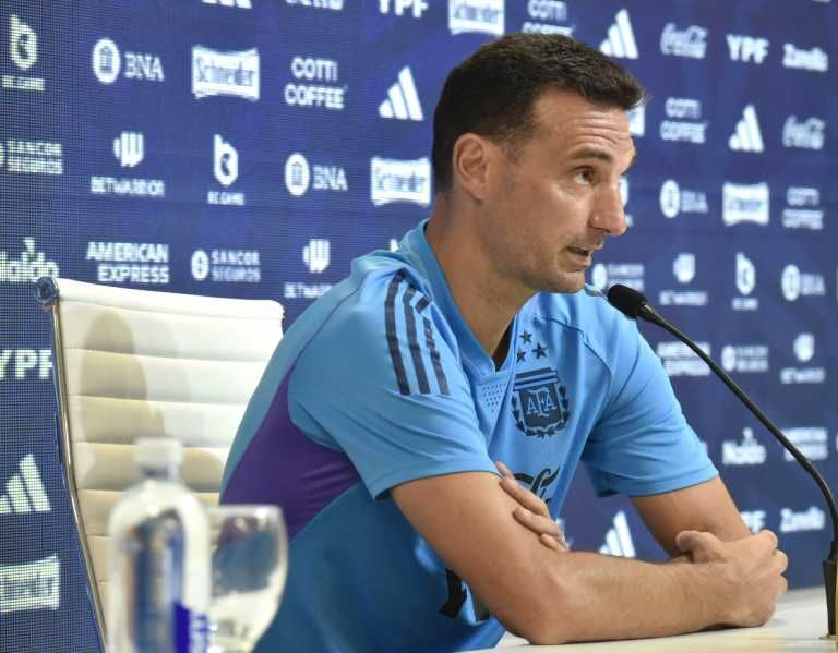 La Selección Argentina juega contra Perú