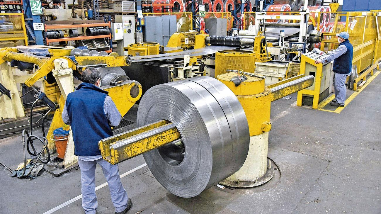Séptima caída seguida de la industria: 3,2% interanual en enero