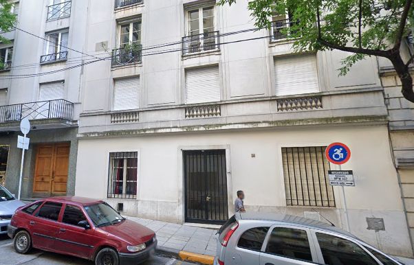 Una mujer cayó desde el sexto piso de un edificio en Recoleta y murió