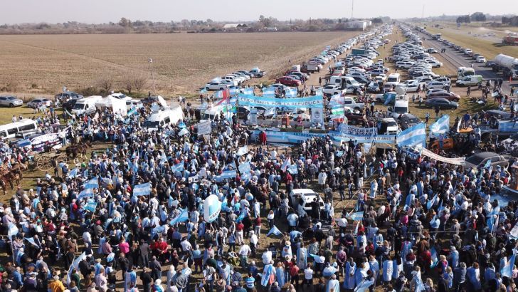 Desde el agro piden "hacer lo que sea para evitar la anarquía de la 125"