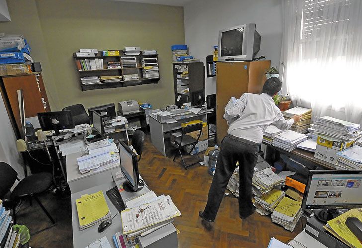 Colapso judicial: causas claves guardadas en pasillos y baños