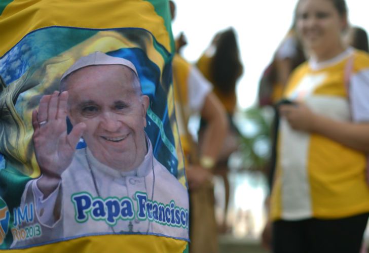 Río se prepara para una "fiesta de fe" por la llegada de Francisco